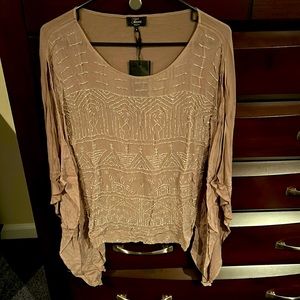 Flowy blouse with embroidery